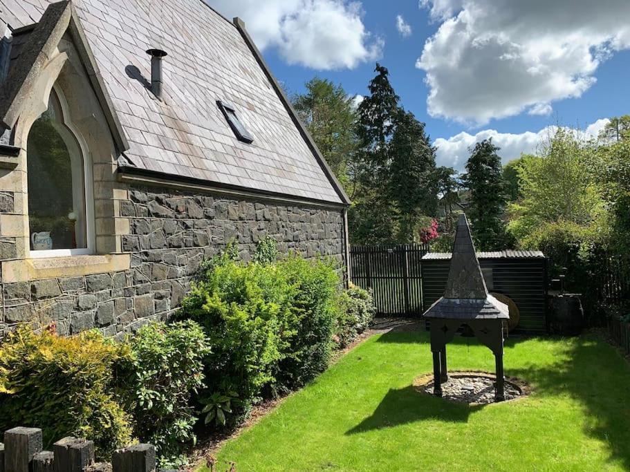 Old Schoolhouse, Galgorm Villa Exterior foto