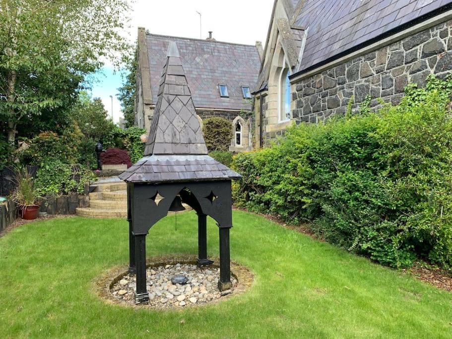 Old Schoolhouse, Galgorm Villa Exterior foto